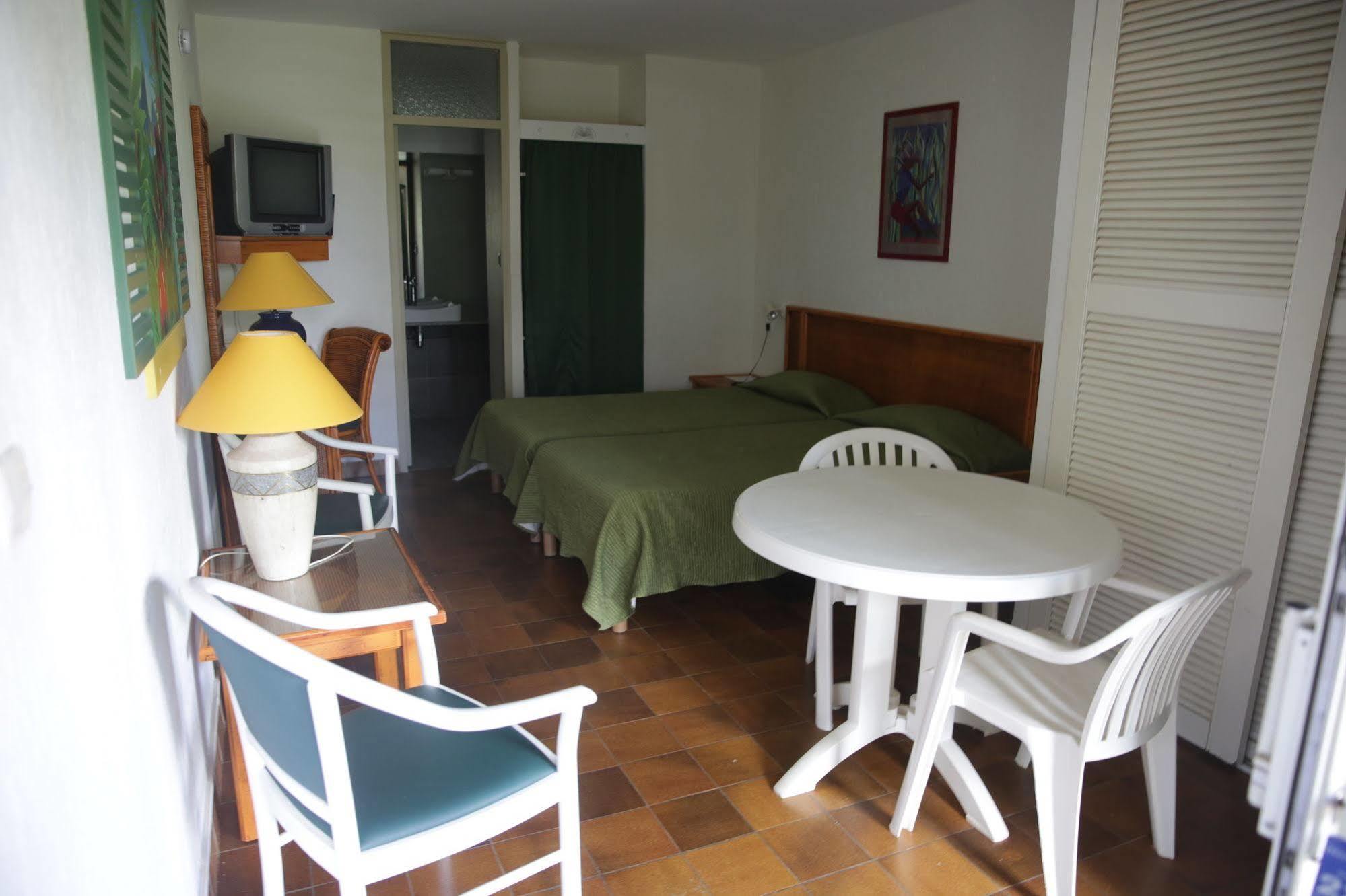 Hotel Village Soleil Le Gosier  Buitenkant foto